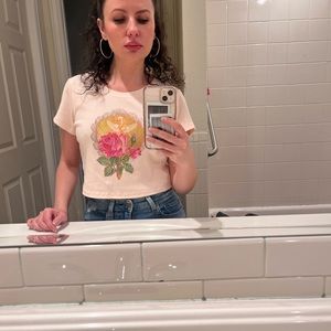 Hi! This is brand new t shirt. I wore it once for two hours